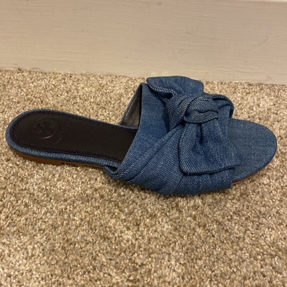 Tory Burch Annabelle bow denim slides. Size 5. - Picture 4 of 13